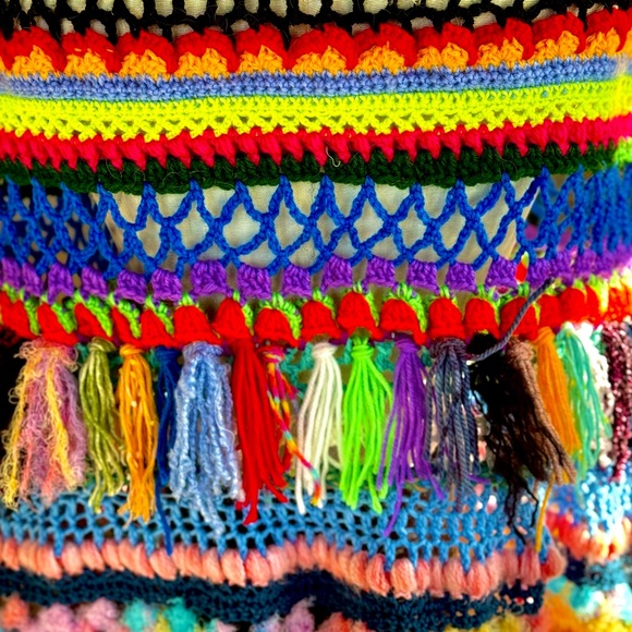 MAXIMALIST CROCHETED CAPE WITH TASSELS - Picture 5 of 13